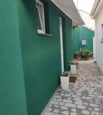 R&b Apartment
