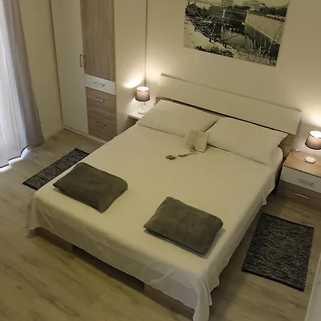R&b Apartment